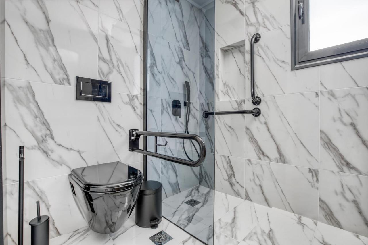 Spacious Flat With Courtyard And Private Parking! Atenas Exterior foto